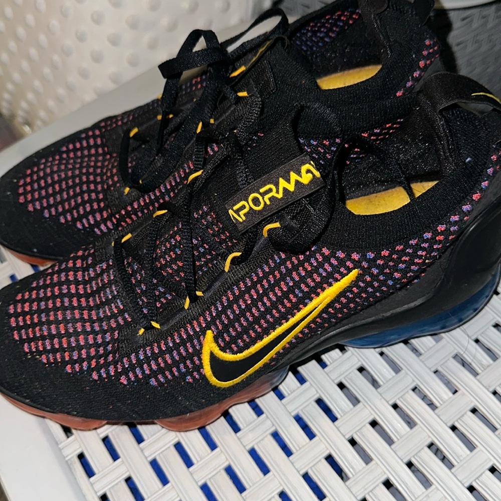 Nike Vapormax 2 color way base
